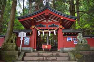 Wikipediaより：日光二荒山神社　中宮祠 登拝門男体山山頂への登山口。　